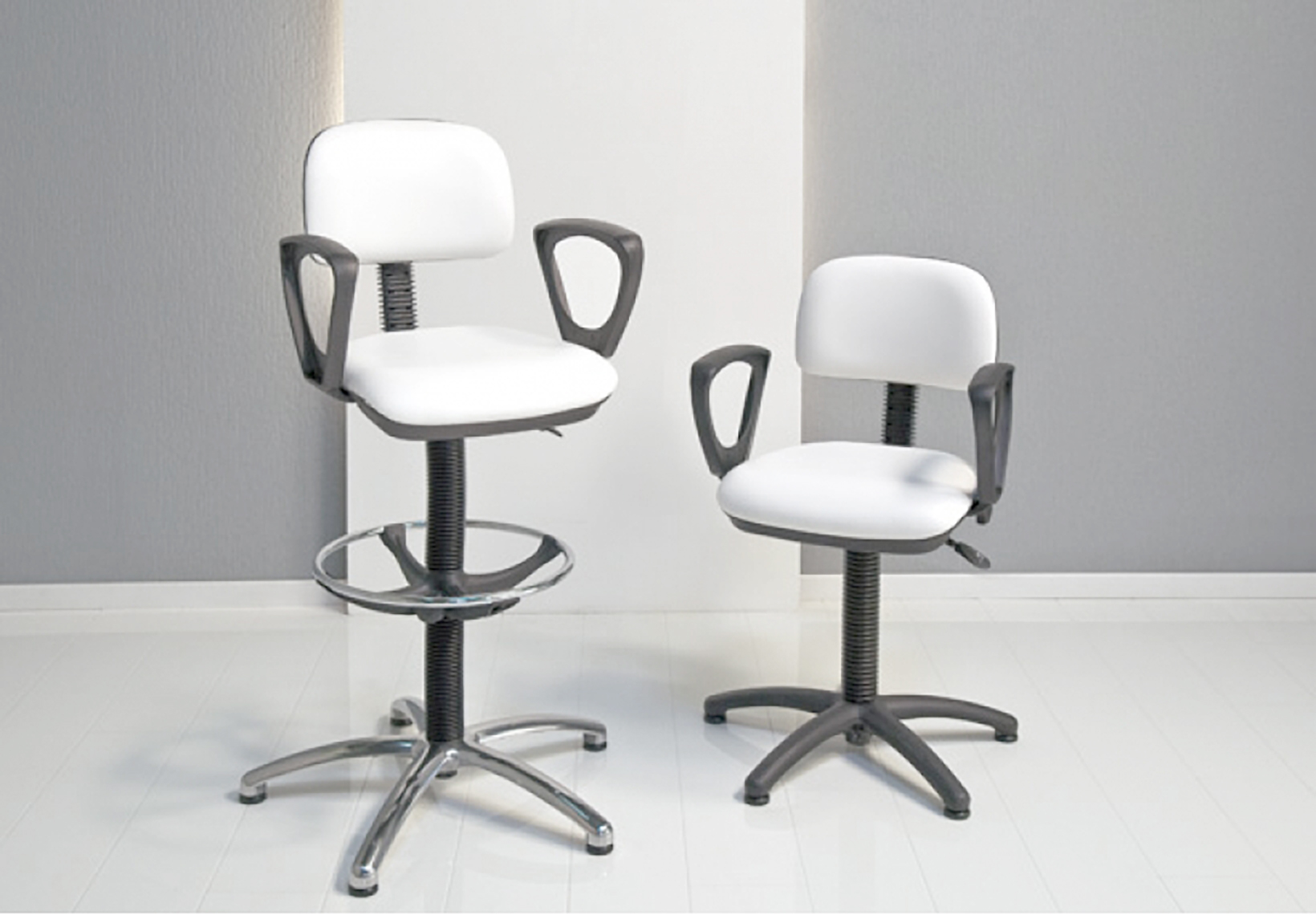 Make-Up Chair with Armrests